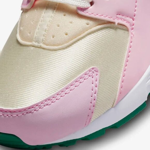 Nike Huarache Run SE (GS) "Strawberry Shortcake". Brand new. Womens Size: 8. - Picture 5 of 8